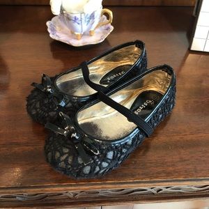 Ositos black glitter lace strap flats